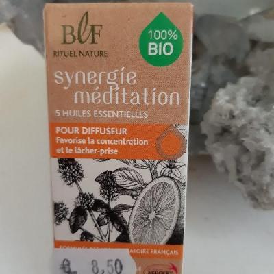 Huile essentielle meditation