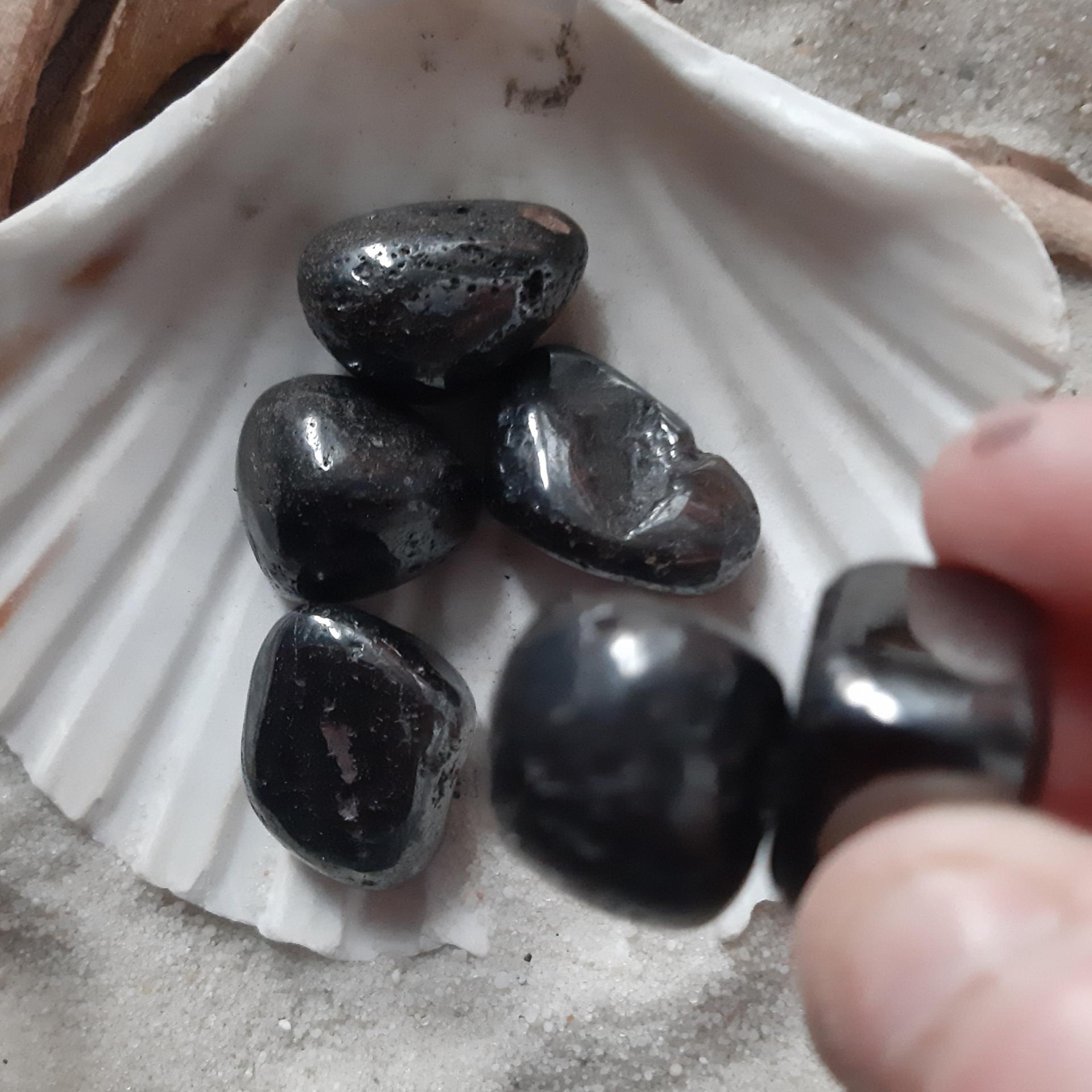 Magnétite pierres roulées (à l'unité)