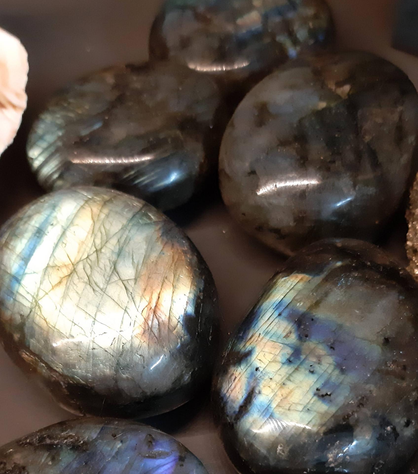 Galet de labradorite