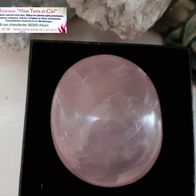Gros galet de quartz rose